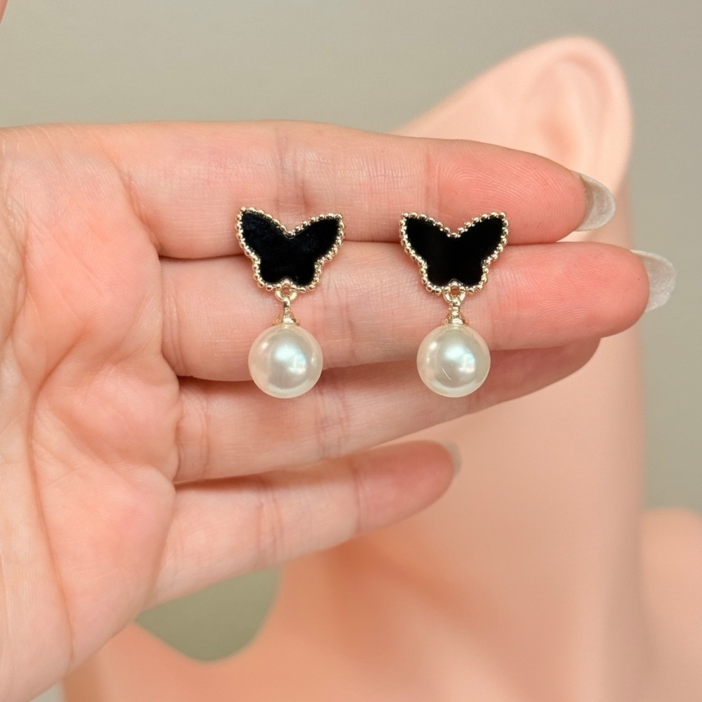 Elegant Black and Gold Butterfly Pearl Earrings - Picture 7 of 7